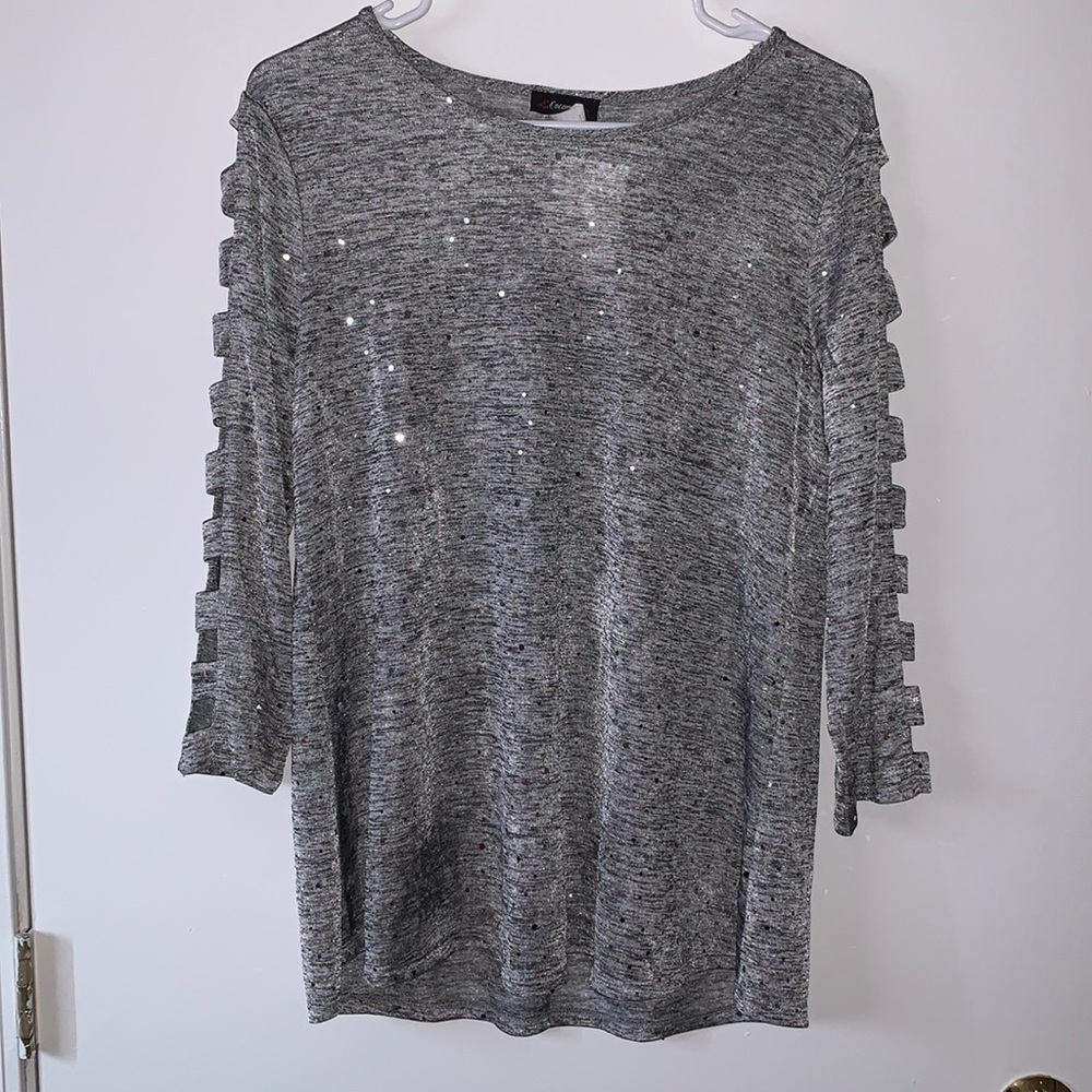 A fun loose sliver long sleeve!
